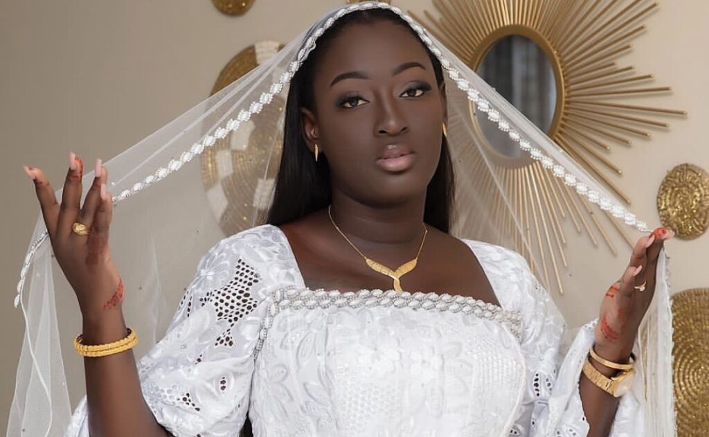 (4) Photos : Le Mariage Épanoui de Cathy, Star de &lsquo;Arrêt Mère Thiaba&rsquo;