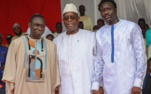 (Vidéo)- Gambie: Pape Diouf et Amath Thiou en toute complicité avec le président Macky Sall