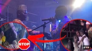 (Vidéo) – Ahmed Cissé refusé de monter sur la scène: La réaction inattendue de Sidy Diop, « boulén… ».