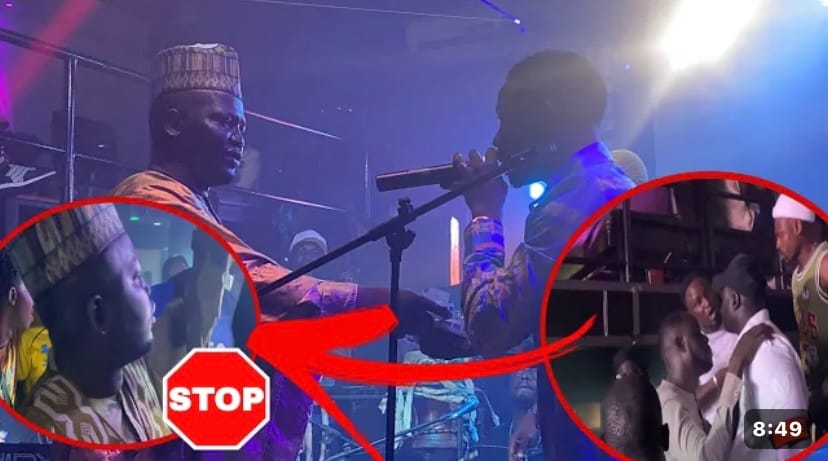 (Vidéo) – Ahmed Cissé refusé de monter sur la scène: La réaction inattendue de Sidy Diop, « boulén… ».