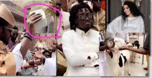 (Vidéo) – Baptême : Wally Ballago Seck honore sa maman avec une enveloppe de 5 millions