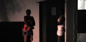 Cité Mixta : Une mafia du s£xe débusquée, 3 dames arrêtées avec de la drøgue et 97 prés£rvatifs