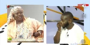 (Vidéo) – Quand la voyante Sokhna Aïda Saliou fait des prédictions en direct sur Pape Cheikh Diallo.