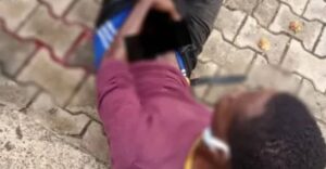 Choc à Bingerville : un acte d&rsquo;automutilation troublant près du commissariat