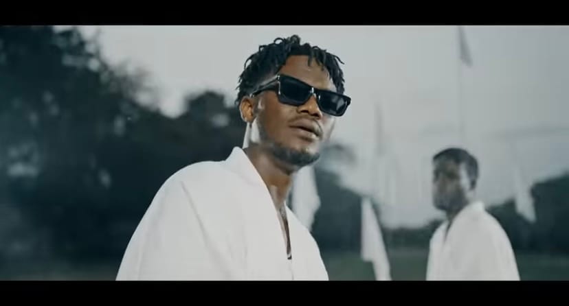 (Clip officiel) – Le groupe Akhlou Brick tape fort avec le clip, « Hun » en feat avec Ouzin Mbaye.