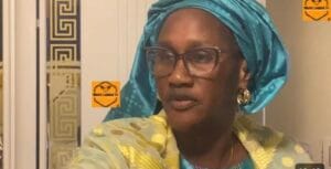 (Vidéo) – «Dafa wodou sereum, massou mako…», la maman de Mamy Cobra adoube sa fille.
