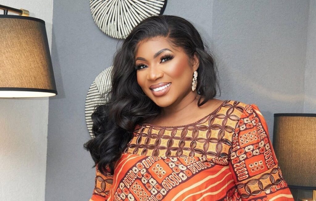 Lady Sonia, la Coach Congolaise Frappe Fort : Femme d’Influence, Pas une Influenceuse