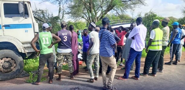 Axe Mékhé-Pire : 03 morts et 12 blessés dans une collision entre un camion et un minicar