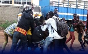 Darou Thioub : Deux présumés v0leurs ly.nchés par la population, leurs « s£.xes » attachés sur un arbre