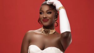 (2) Photos : La radieuse Mya Guissé éblouit dans une robe de soirée