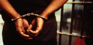 kawtef – Saly: Quand un trafiquant de drogue confond des policiers avec ses clients.