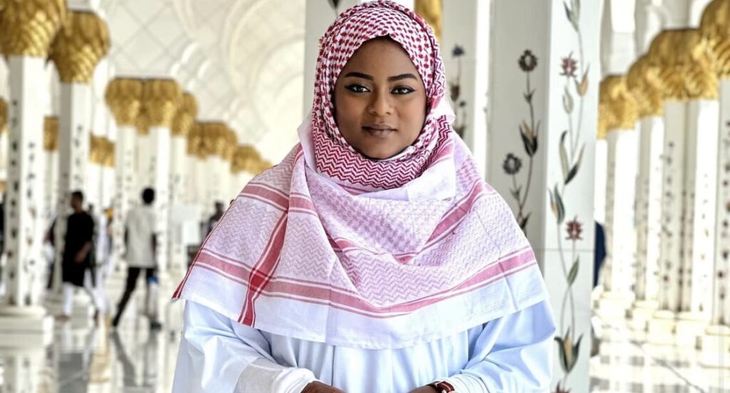(3) Photos – Gamou au Sénégal : l&rsquo;actrice Merry Beye illumine la fête avec son charme
