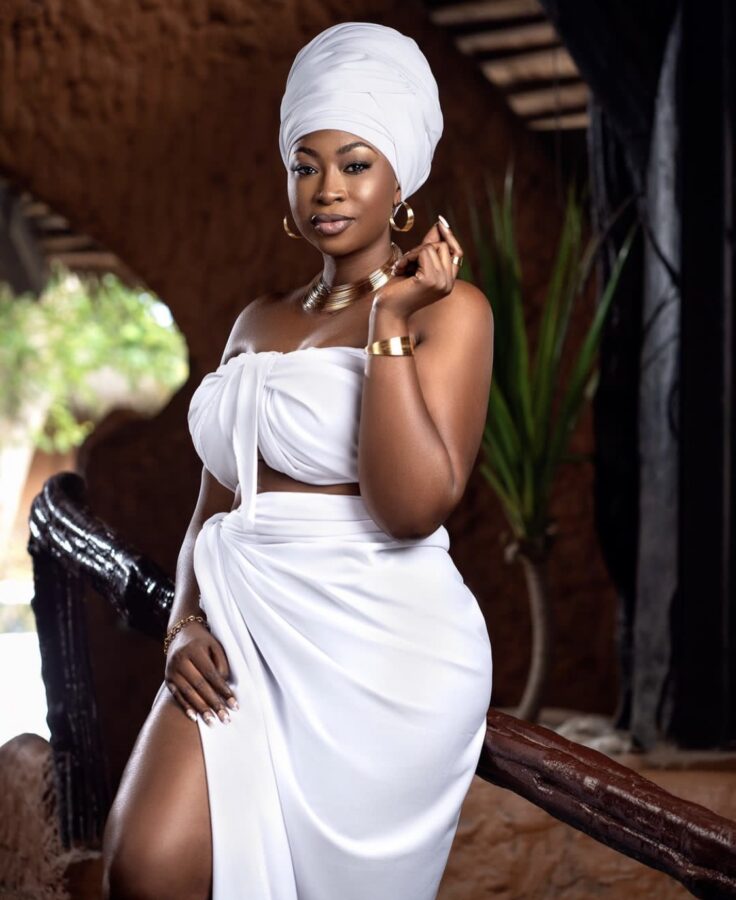 (3) Photos: Kadhy Touré, ravissante actrice et animatrice, dévoile un nouveau look éblouissant