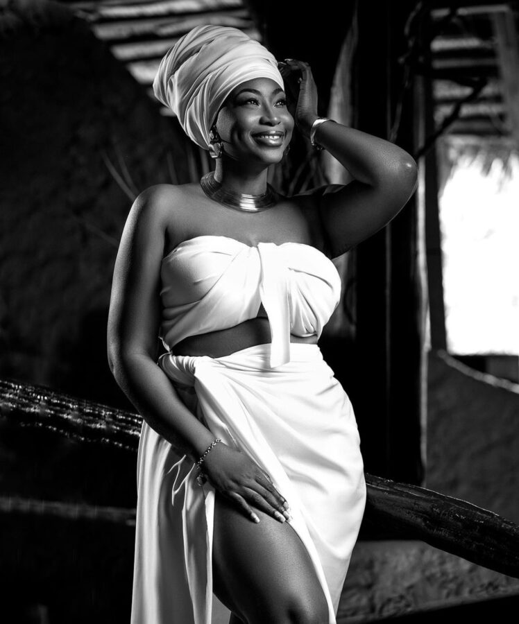 (3) Photos: Kadhy Touré, ravissante actrice et animatrice, dévoile un nouveau look éblouissant