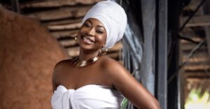 (3) Photos: Kadhy Touré, ravissante actrice et animatrice, dévoile un nouveau look éblouissant