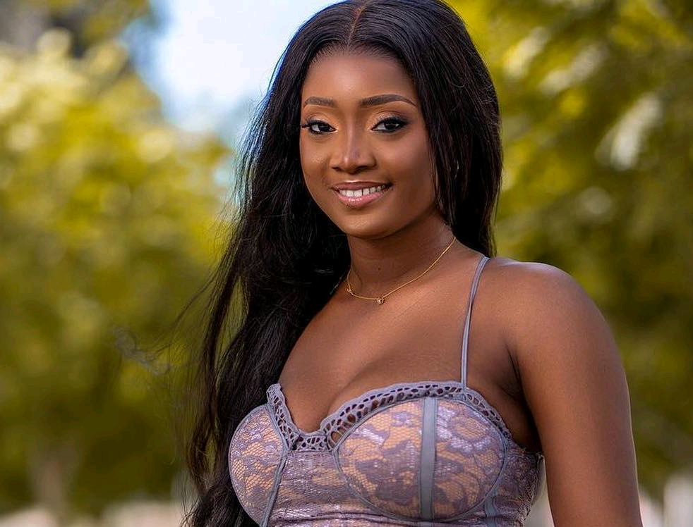 (3) Photos : Ramatoulaye, charme et talent à l’écran dans ‘Cœur brisé’