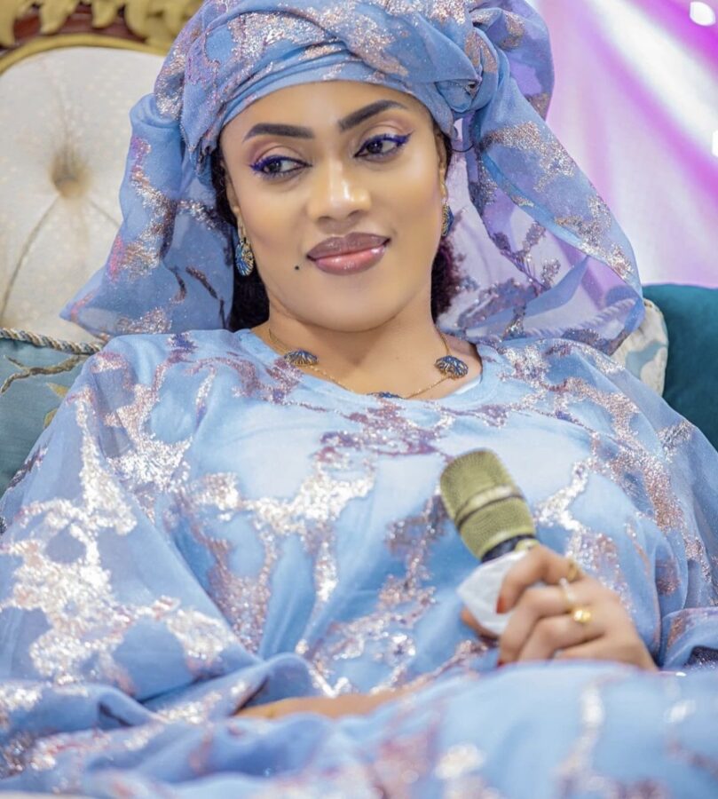 (3) Photos : Sokhna Aida Diallo, radieuse en tenue traditionnelle africaine