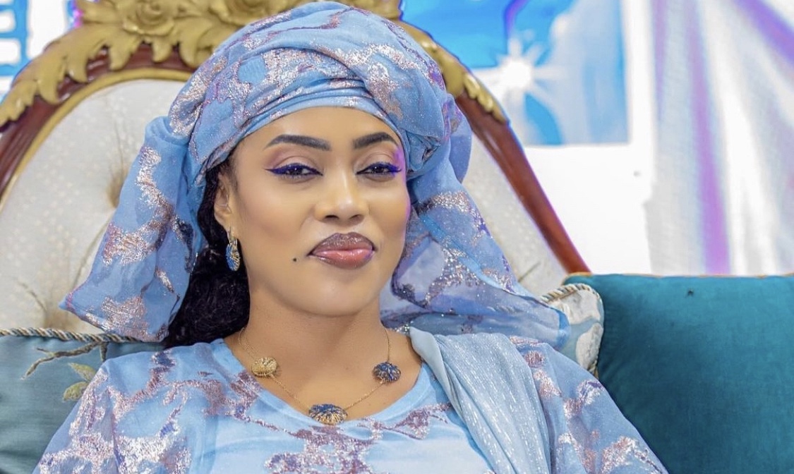 (3) Photos : Sokhna Aida Diallo, radieuse en tenue traditionnelle africaine