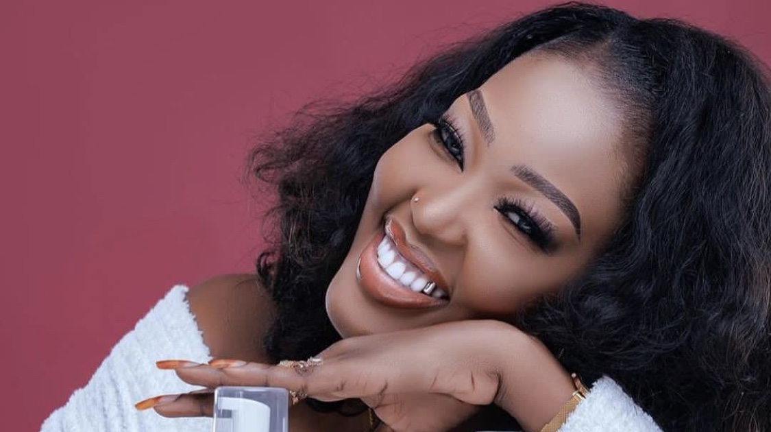 (3) Photos – Ya Awa, l&rsquo;actrice ravissante qui fait sensation avec ses derniers clichés