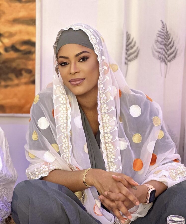 (4) Photos : Fanta Samira illumine le Grand Magal avec sa beauté
