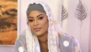 (4) Photos : Fanta Samira illumine le Grand Magal avec sa beauté