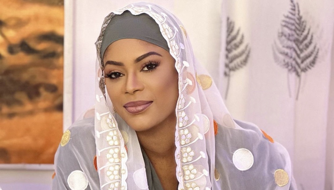 (4) Photos : Fanta Samira illumine le Grand Magal avec sa beauté