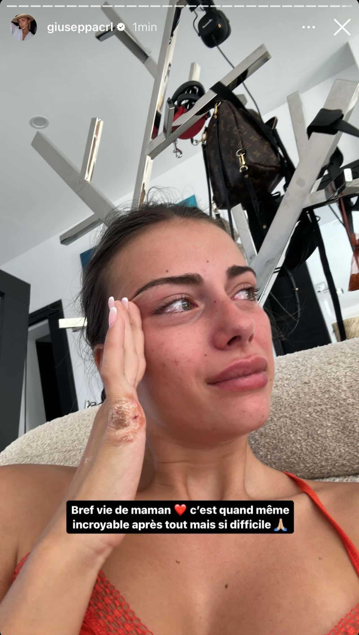 (4) Photos : Giuseppa, en larmes, se confie sur les difficultés et soucis de santé de sa fille