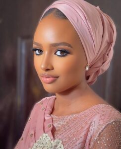(4) Photos : L&rsquo;éclatante Adeola, la beauté nigériane qui éblouit le monde !