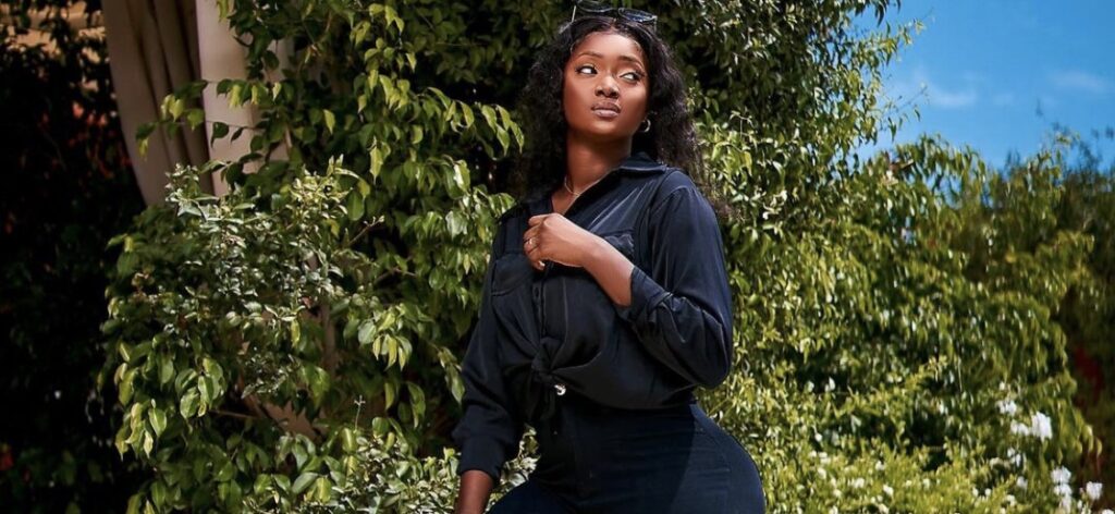 (4) Photos : Maimouna Fall, une beauté à couper le souffle qui fait le buzz sur les réseaux sociaux
