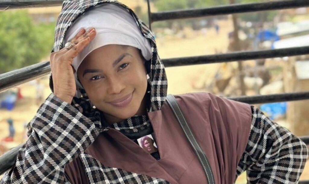 (4) Photos : Marichou Diop de ‘Suul Keer’, une éblouissante Yay Fall