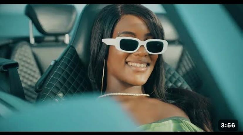 (Clip officiel) – Le rappeur Adviser surprend ses fans avec un « Jackpot ».
