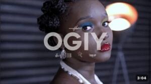 (Vidéo) – Le rappeur Hakil tape fort avec son clip « OGIY ». Magnifique !