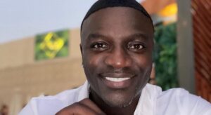 Akon encourage les Afro-Américains à investir en Afrique pour un futur florissant