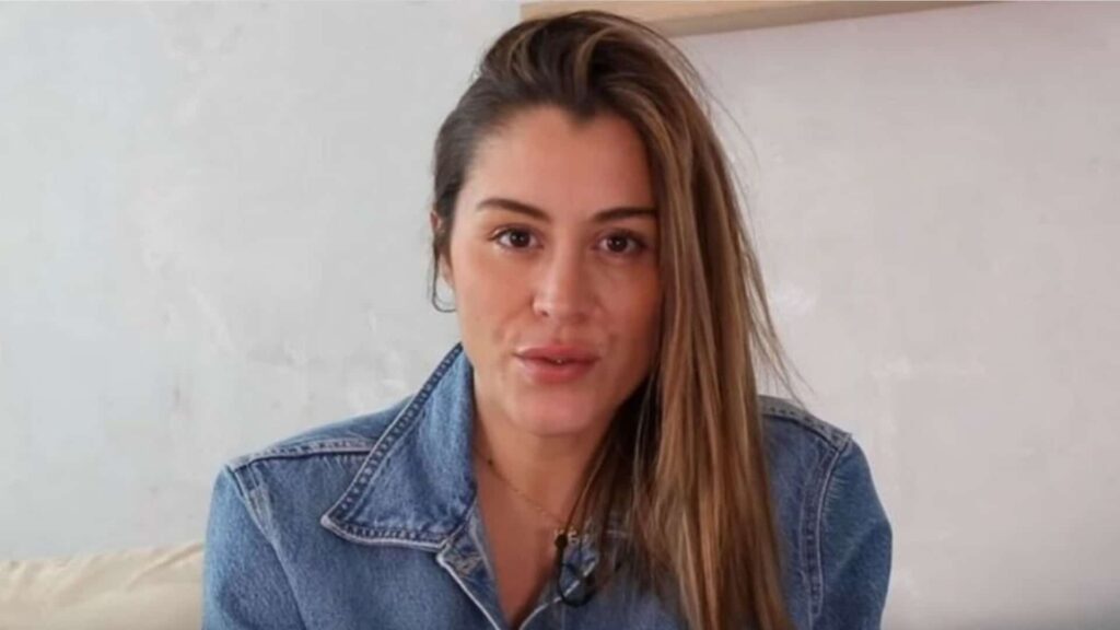 Anaïs Camizuli exprime des regrets pour sa participation aux Cinquante : Rien n&rsquo;est plus naturel
