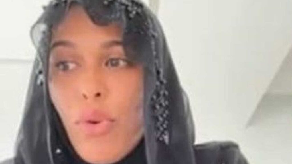 Ayem Nour voilée lors du témoignage sur le séisme au Maroc : les internautes en émoi