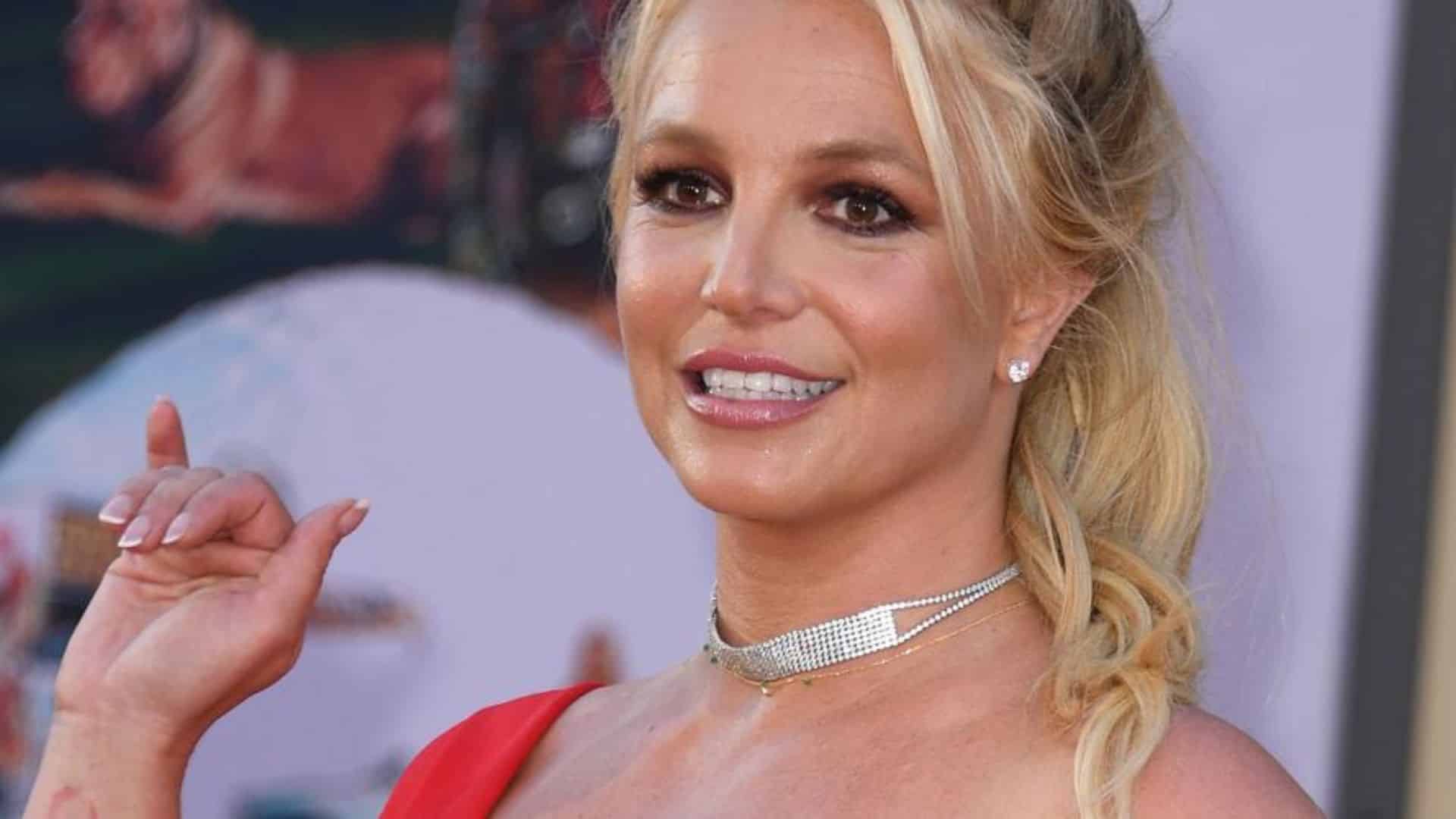 Britney Spears se fait tatouer post-rupture : Les internautes divisés !