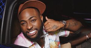 Davido, star nigériane de l&rsquo;Afrobeat, dévoile ses frustrations en tant que propriétaire aux USA