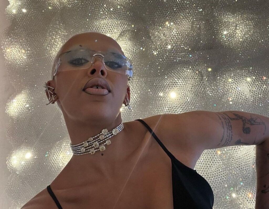 Doja Cat : &lsquo;Scarlet&rsquo;, un album inspiré par J.Cole, secoue les charts internationaux