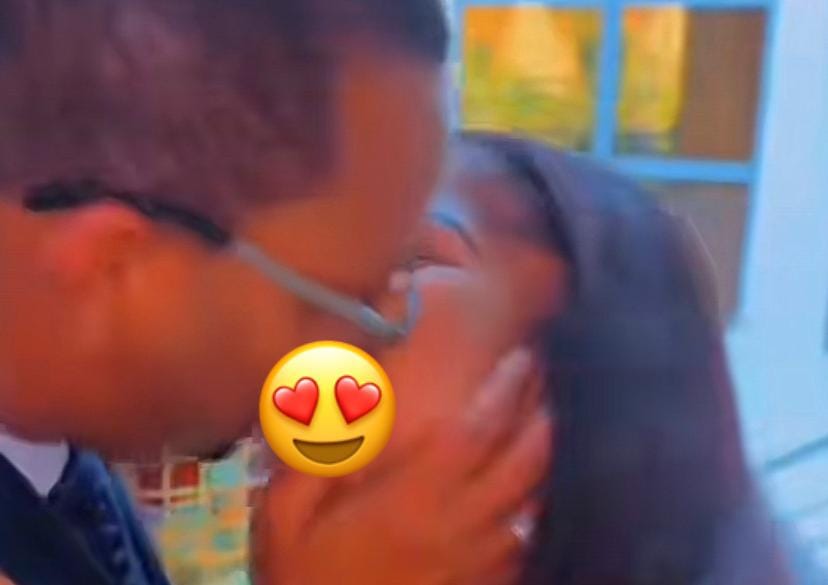 (Vidéo)- Le délicieux ba!ser de Mame Boye Diao à sa première dame (vidéo)