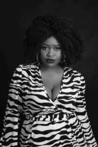 Guigui Sarr : Tendance en robe zébrée