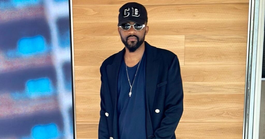Fally Ipupa, icône de la musique congolaise, porte plainte contre le journaliste Gauthier Sey pour diffamation