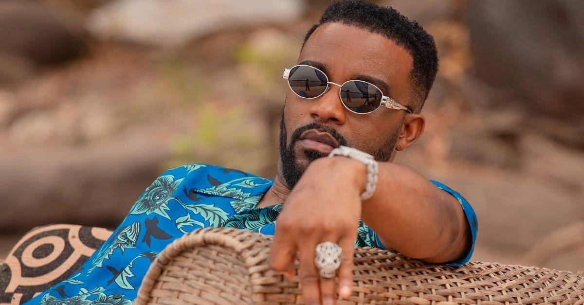 Fally Ipupa, l&rsquo;Aigle de l&rsquo;Afrique, éblouit les tapis rouges parisiens : de Dior à Balmain