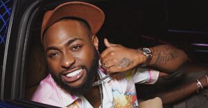 Davido roi de l’afrobeat ? Les internautes réagissent avec fougue