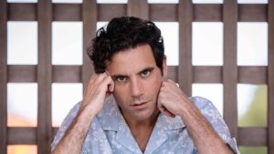 Mika, le chanteur, dévoile son nouvel album : un hommage poétique et touchant