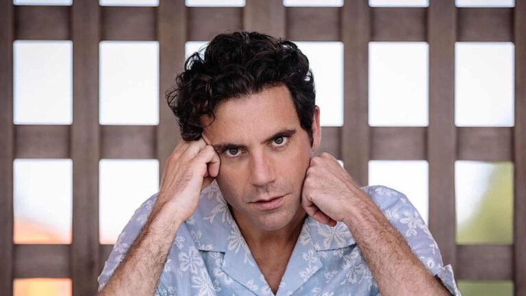 Mika, le chanteur, dévoile son nouvel album : un hommage poétique et touchant