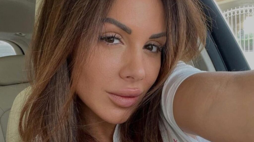 Photo : Laura Lempika, restera-t-elle à Dubaï ou envisage-t-elle un retour en France ?