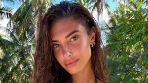 Photo : Mélanie Dedigama, une mère célibataire controversée aux méthodes parentales critiquées