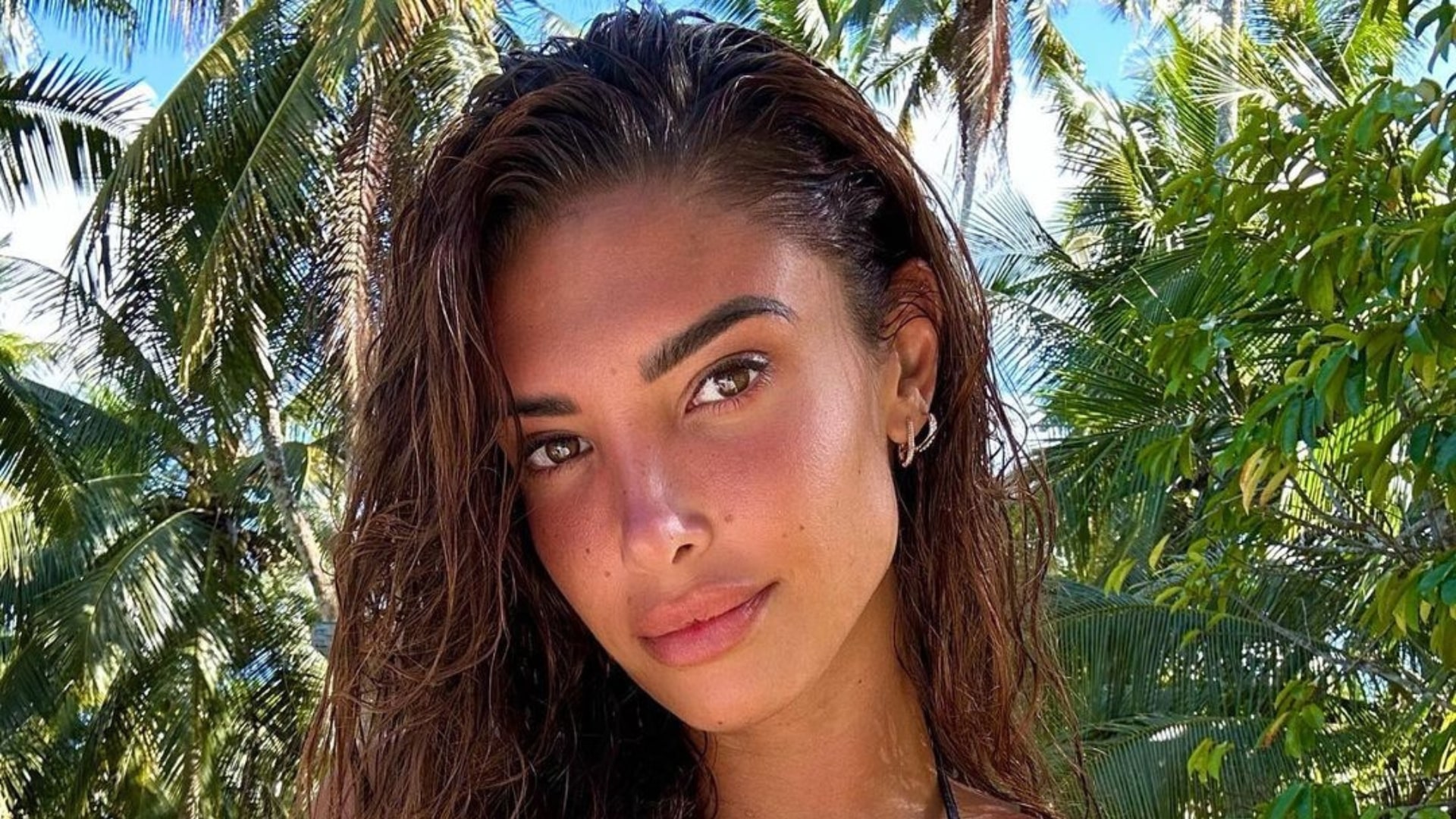 Photo : Mélanie Dedigama, une mère célibataire controversée aux méthodes parentales critiquées