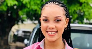 Polémique en RDC : Une jeune fille monte dans une Toyota Land Cruiser et déchaîne la toile