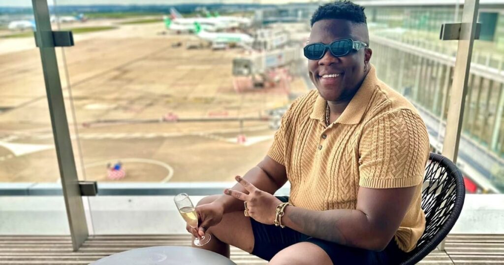 Révélation d&rsquo;Apoutchou National: L&rsquo;album Lumière promet de secouer le showbiz ivoirien et africain.